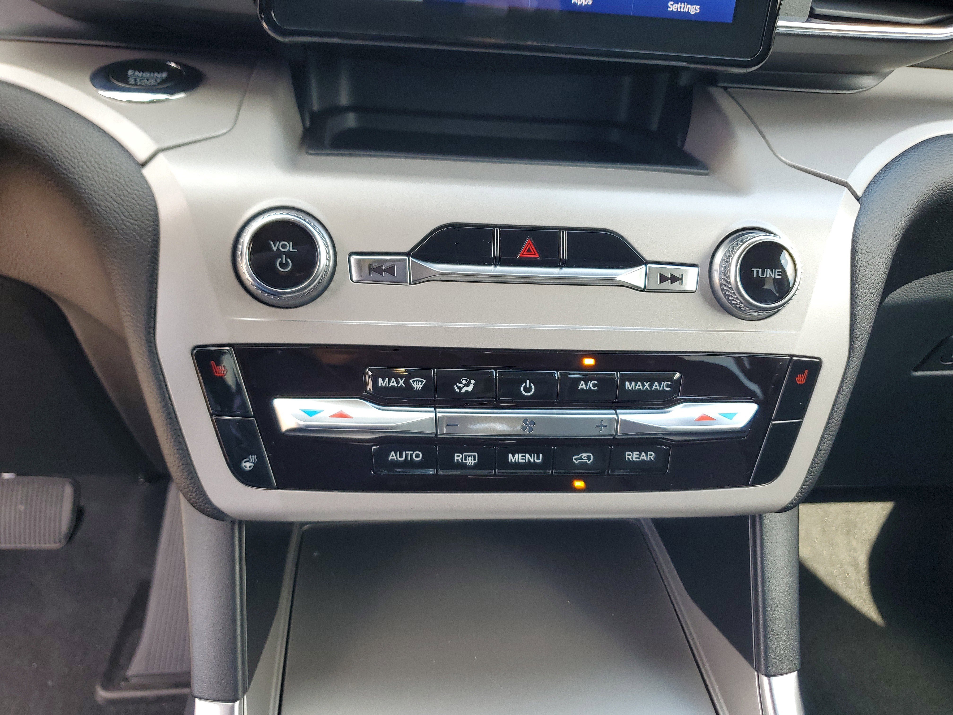 Used 2023 Ford Explorer XLT w/ Equipment Group 202A image 25
