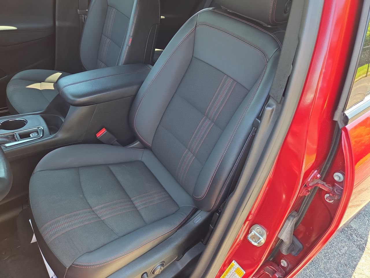 Used 2022 Chevrolet Equinox RS w/ Infotainment Package FWD image 16