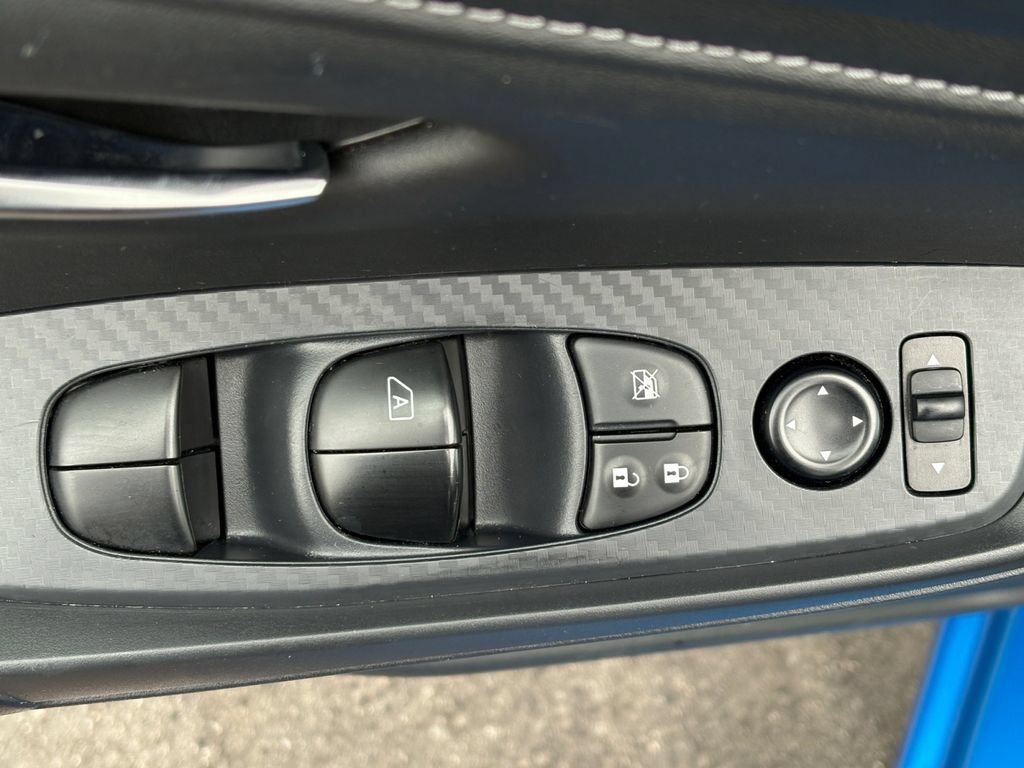 Used 2025 Nissan Sentra SV FWD image 11