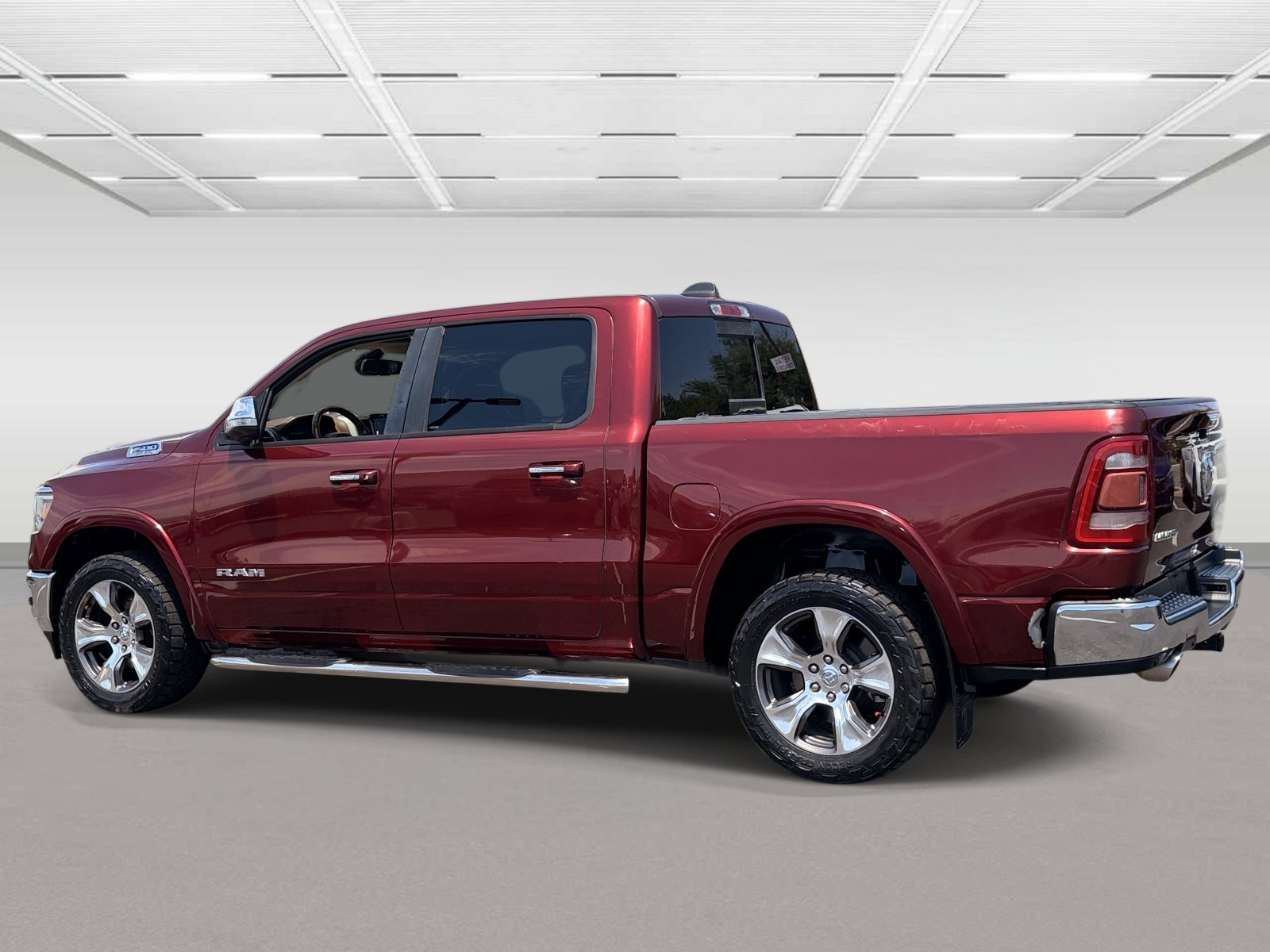 Used 2019 RAM 1500 Laramie AWD/4WD image 3