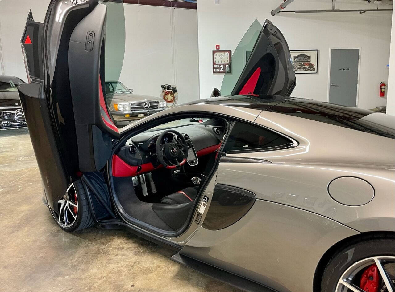 Used 2017 McLaren 570S RWD image 31