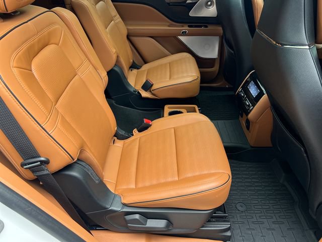 Used 2023 Lincoln Aviator Black Label w/ Dynamic Handling Package AWD/4WD image 17