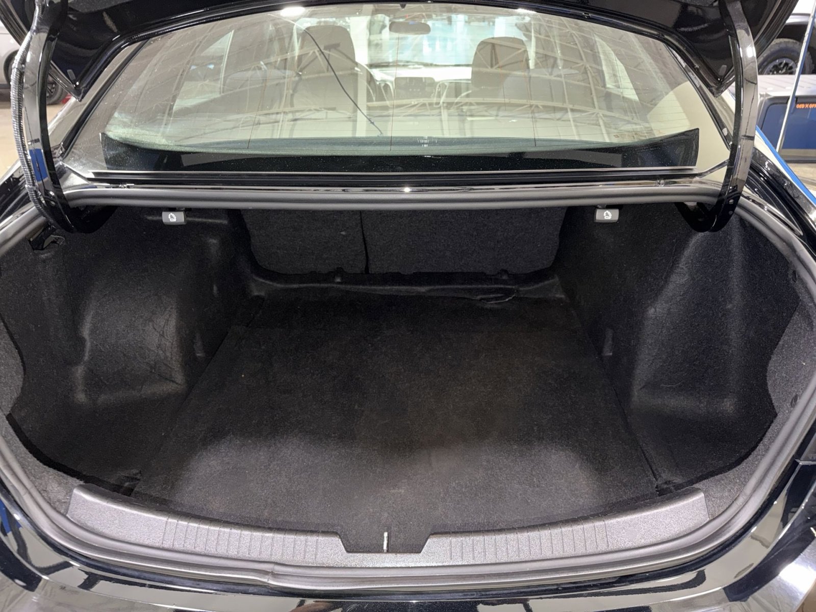 Used 2022 Chevrolet Malibu LT image 30