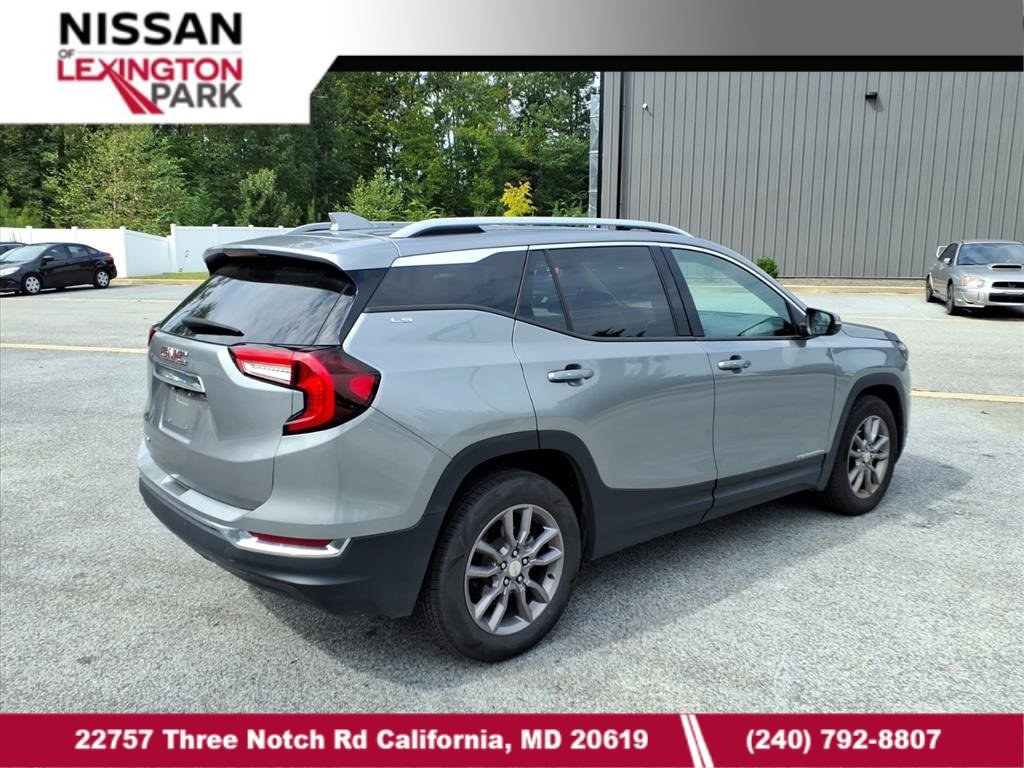 Used 2023 GMC Terrain SLT image 4