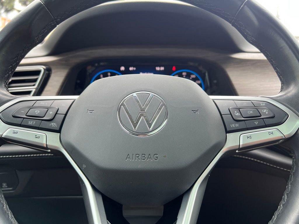 Used 2024 Volkswagen Atlas SEL Premium R-Line AWD/4WD image 32