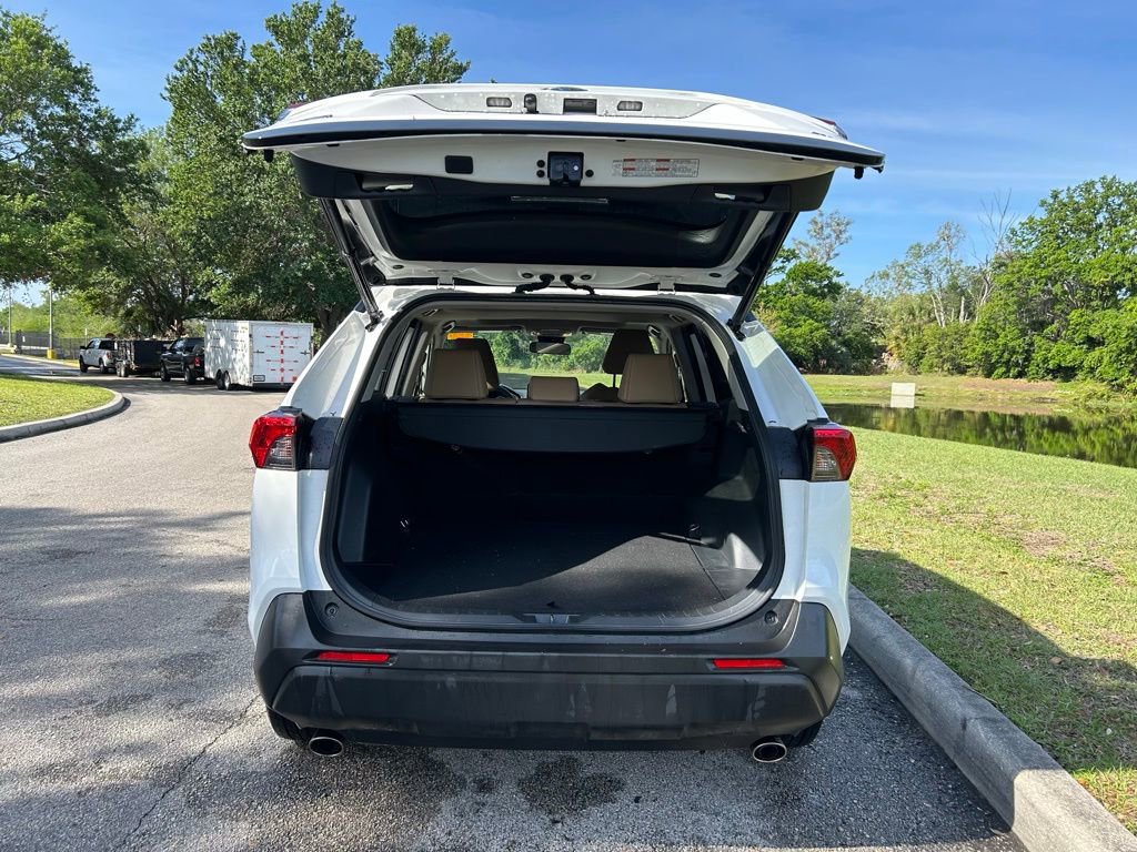 Used 2019 Toyota RAV4 XLE Premium image 10