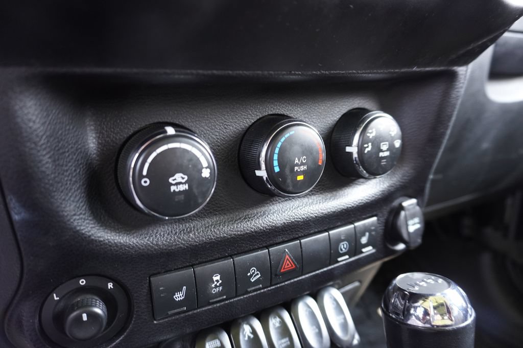 Used 2015 Jeep Wrangler Unlimited Sport AWD/4WD image 17