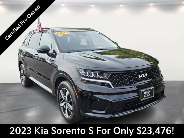 Used 2023 Kia Sorento S w/ Panoramic Sunroof Package