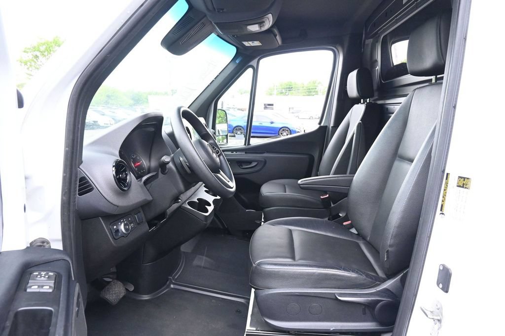 Used 2023 Mercedes-Benz Sprinter 2500 image 16