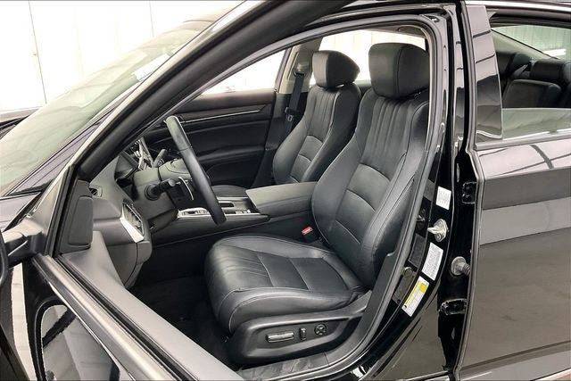 Used 2019 Honda Accord Touring image 8