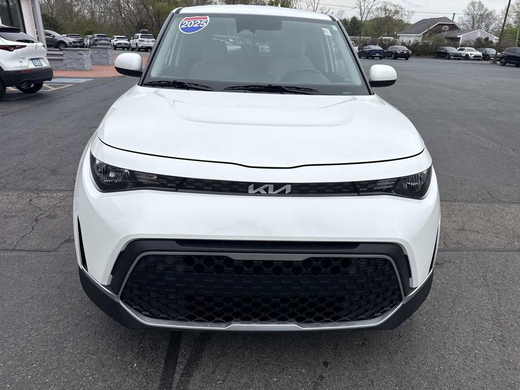 Used 2025 Kia Soul LX w/ LX Technology Package FWD image 10