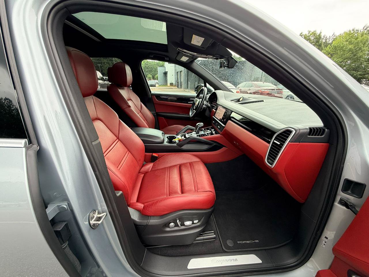 Used 2021 Porsche Cayenne AWD/4WD image 15