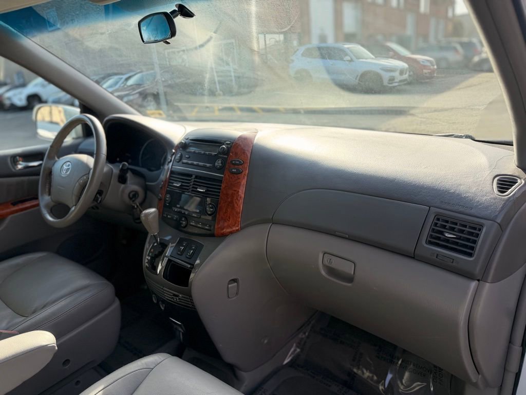Used 2009 Toyota Sienna XLE image 11