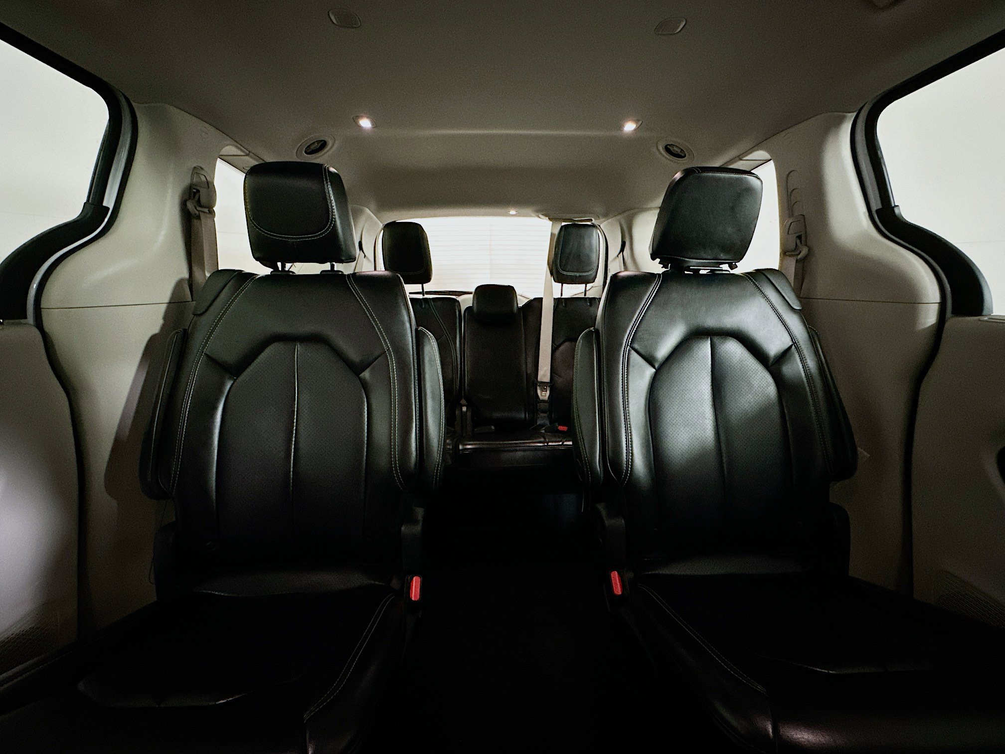 Used 2023 Chrysler Pacifica Touring-L image 30