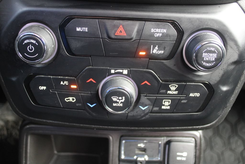 Used 2021 Jeep Renegade Latitude FWD image 37