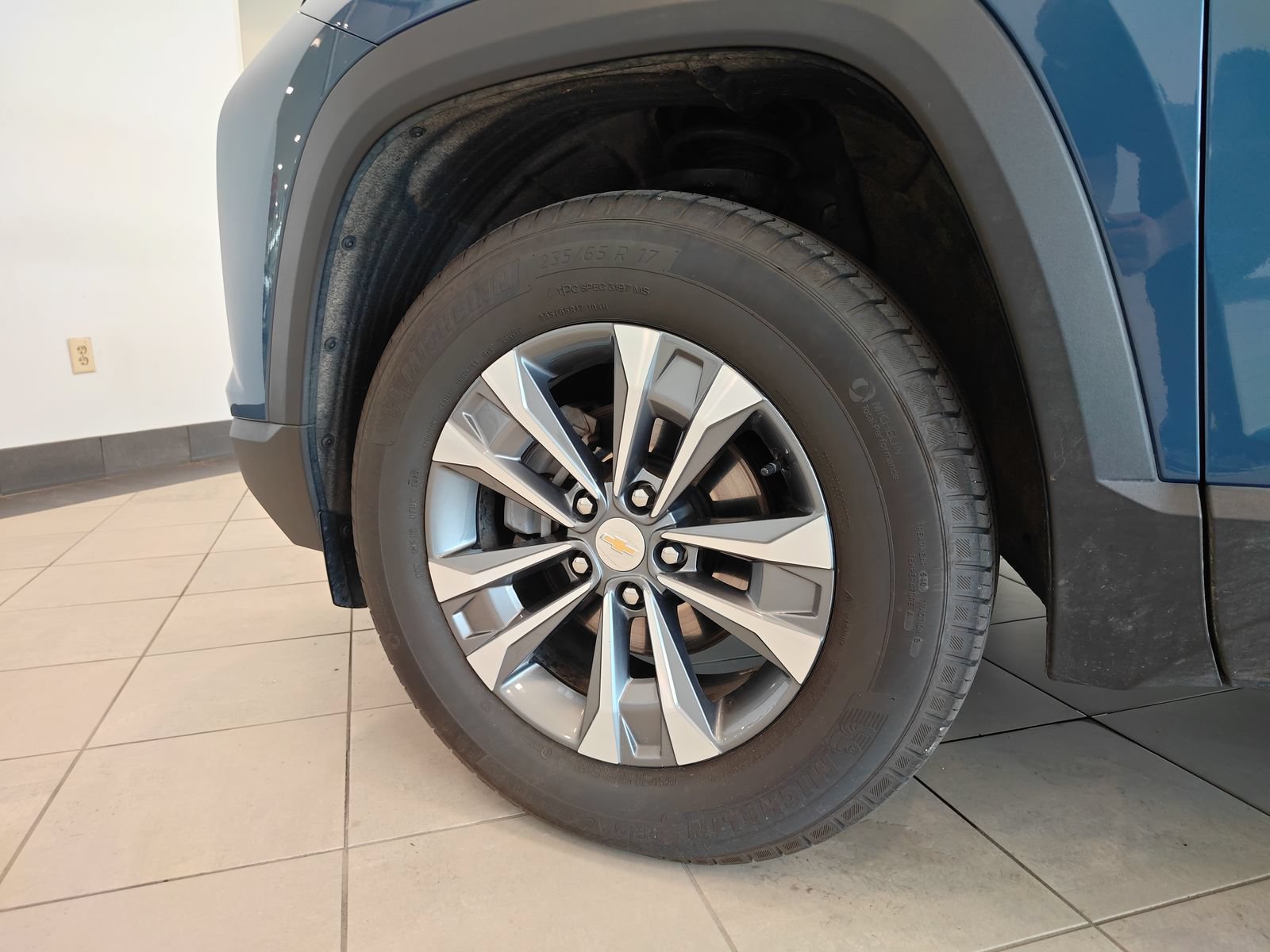 Used 2026 Chevrolet Equinox LT AWD/4WD image 9
