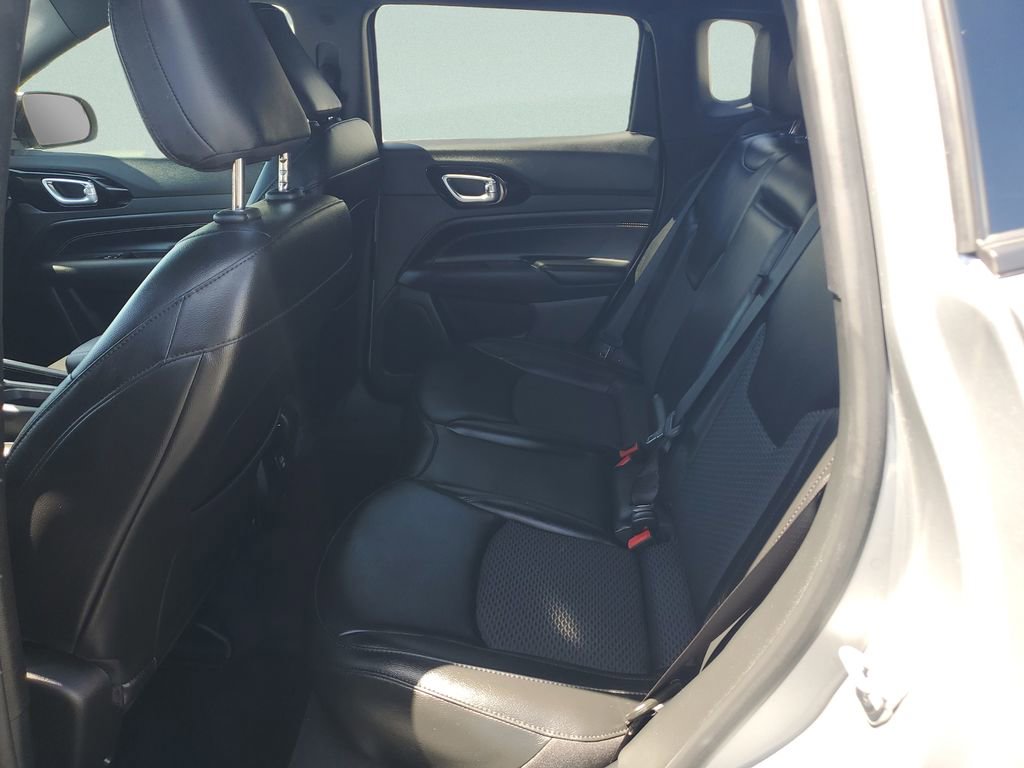 Used 2022 Jeep Compass Latitude FWD image 13