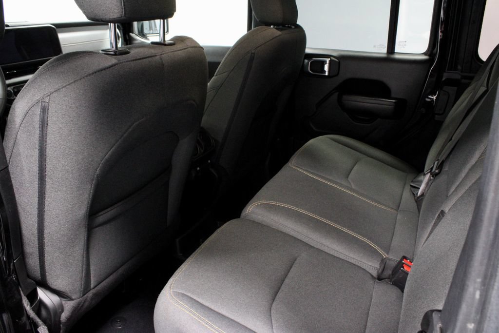Used 2024 Jeep Wrangler Unlimited AWD/4WD image 19