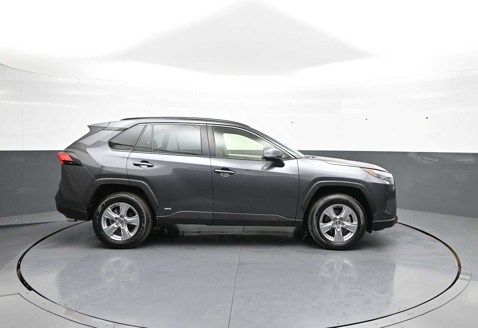 Used 2025 Toyota RAV4 XLE w/ Convenience Package AWD/4WD image 5