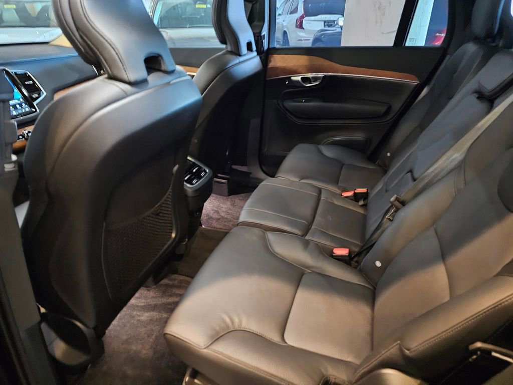 Certified 2024 Volvo XC90 B5 Plus AWD/4WD image 13