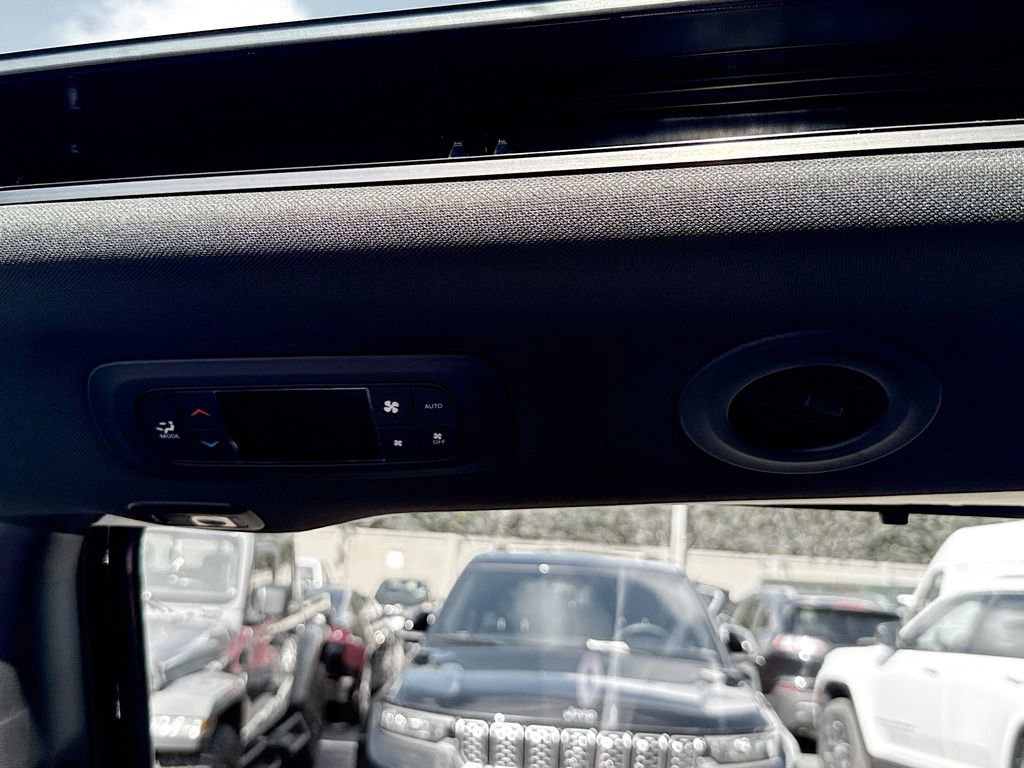 New 2026 Chrysler Pacifica Limited w/ S Appearance Package image 28