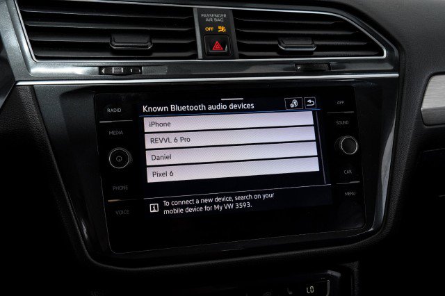 Used 2021 Volkswagen Tiguan SE R-Line image 28