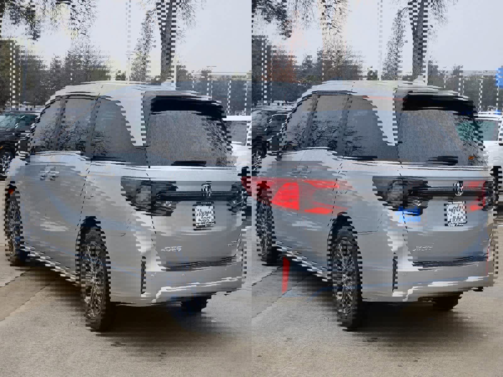 New 2026 Honda Odyssey Touring image 4