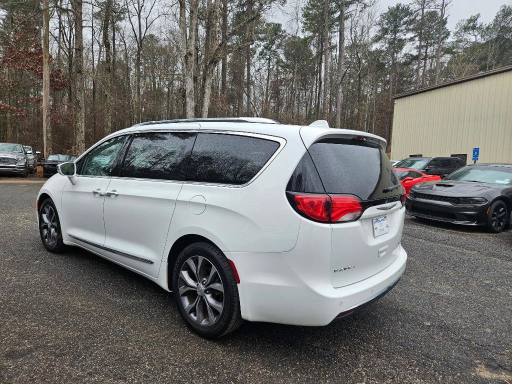 Used 2017 Chrysler Pacifica Limited FWD image 6