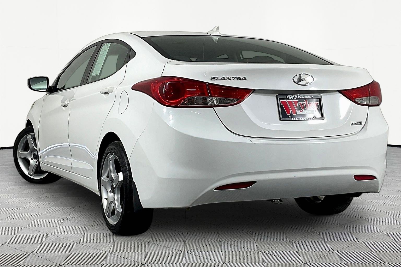 Used 2013 Hyundai Elantra Limited FWD image 4