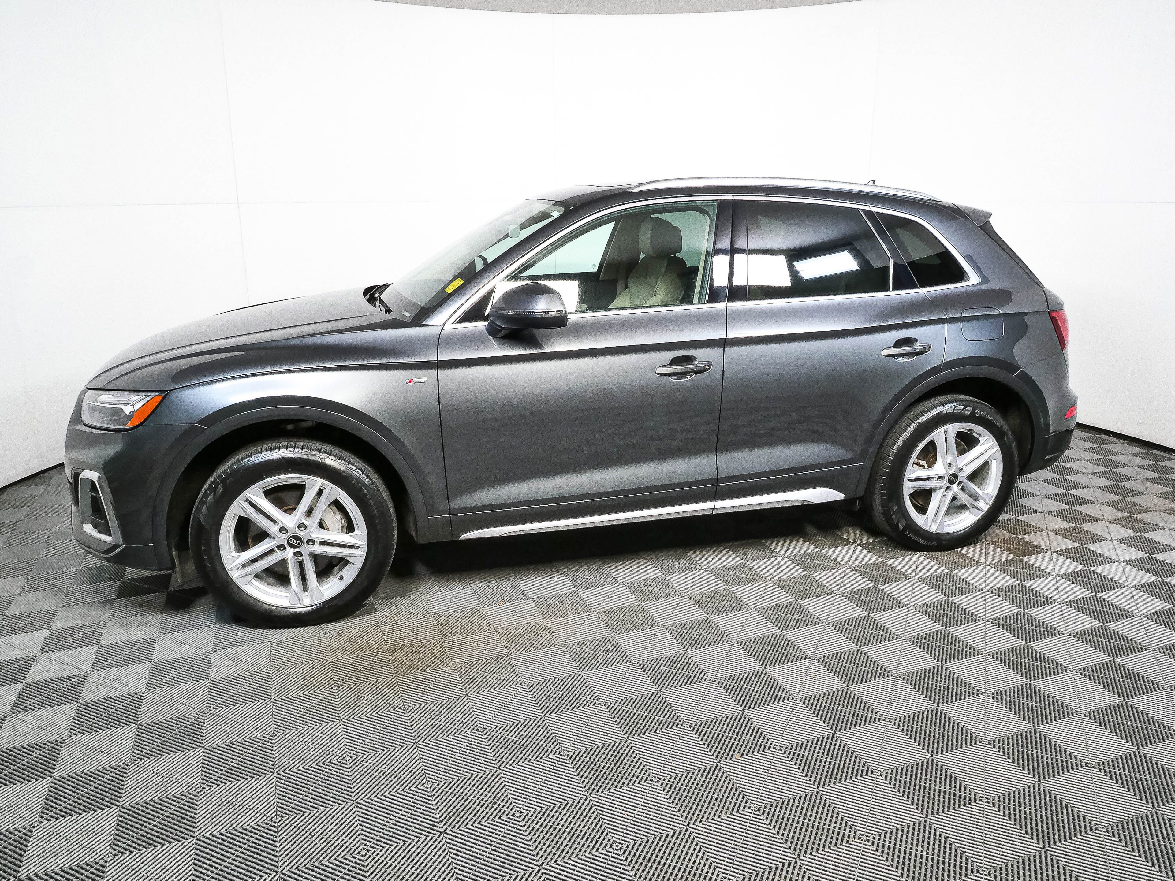 Used 2023 Audi Q5 e Premium Plus w/ Premium Plus Package AWD/4WD image 5
