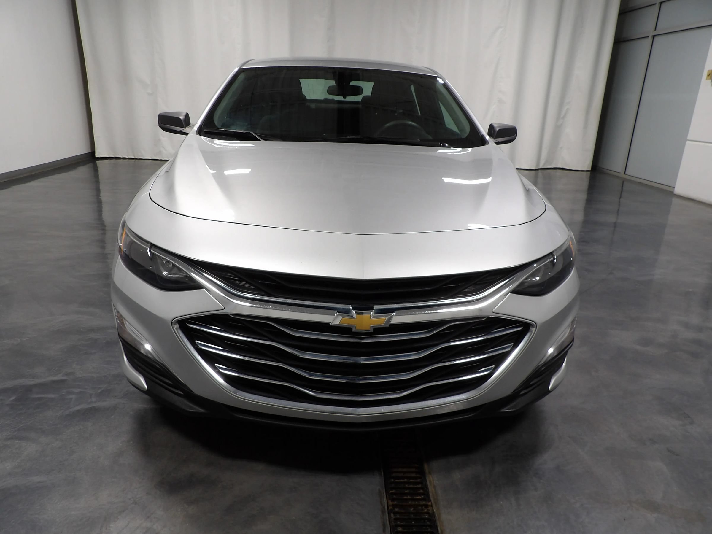 Used 2020 Chevrolet Malibu LS FWD image 2