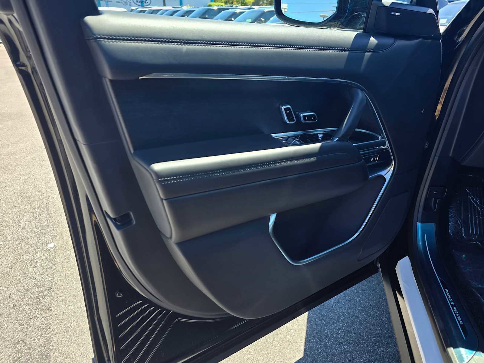 New 2025 Land Rover Range Rover SE image 24