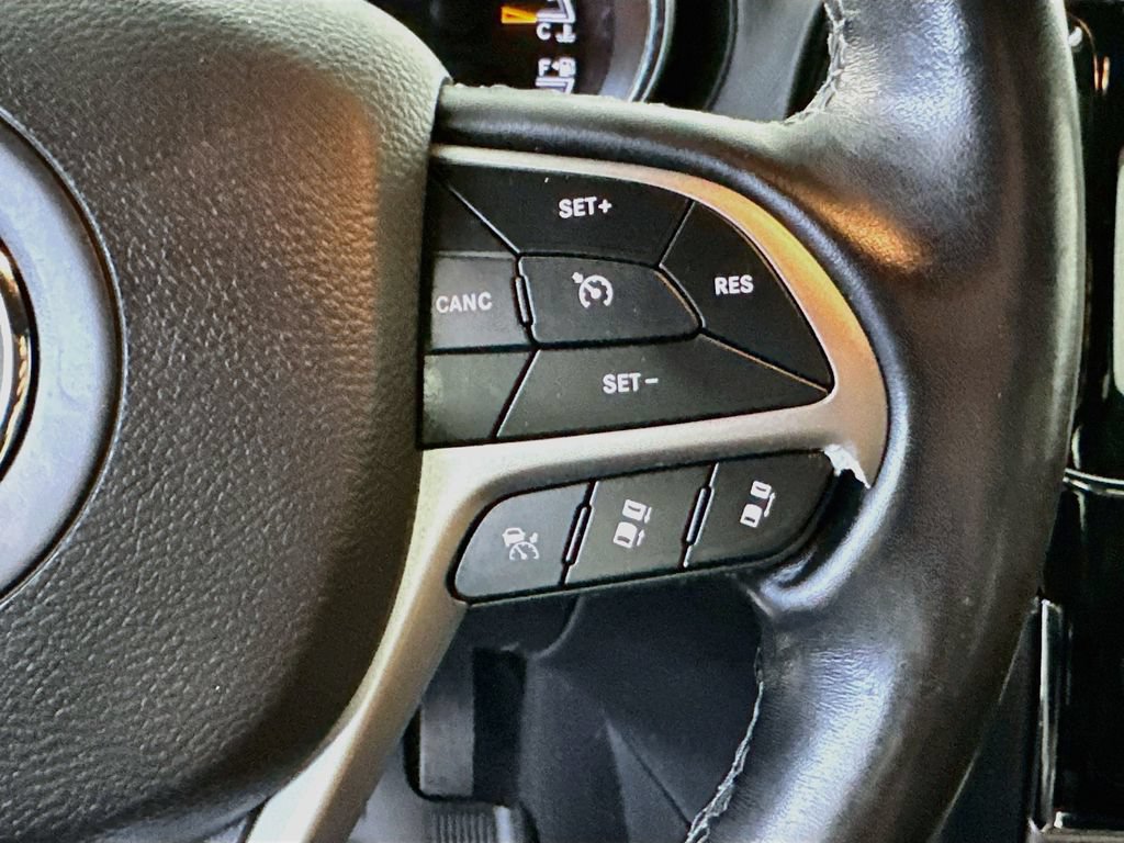 Used 2021 Jeep Grand Cherokee Overland AWD/4WD image 27