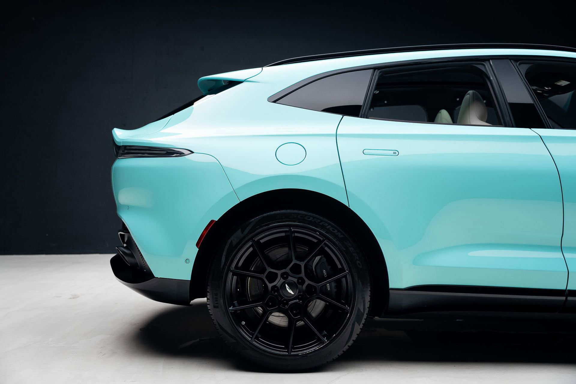Used 2023 Aston Martin DBX AWD/4WD image 20