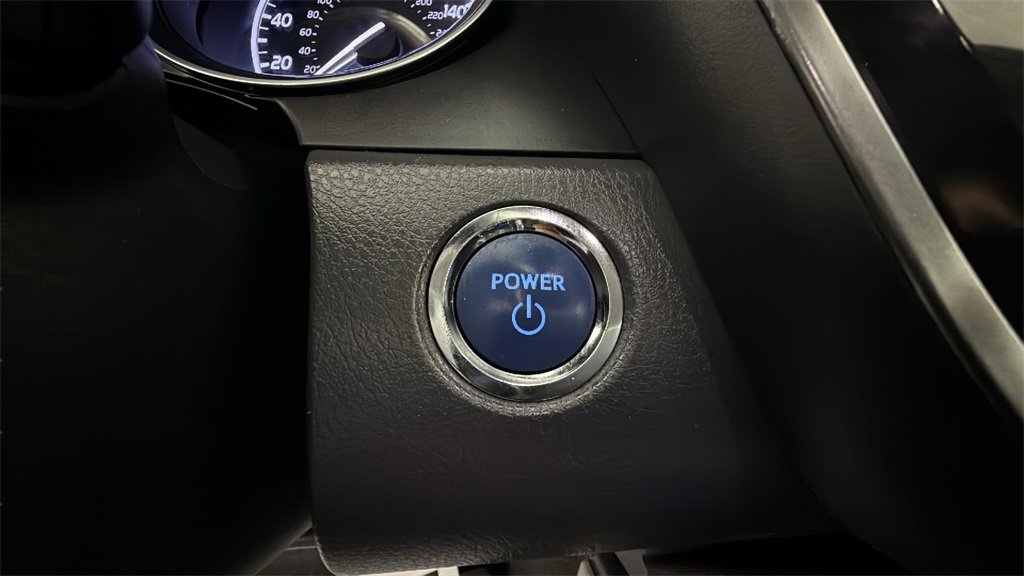 Used 2019 Toyota Camry XLE image 21