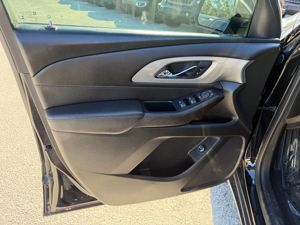 Used 2022 Chevrolet Traverse LT image 13