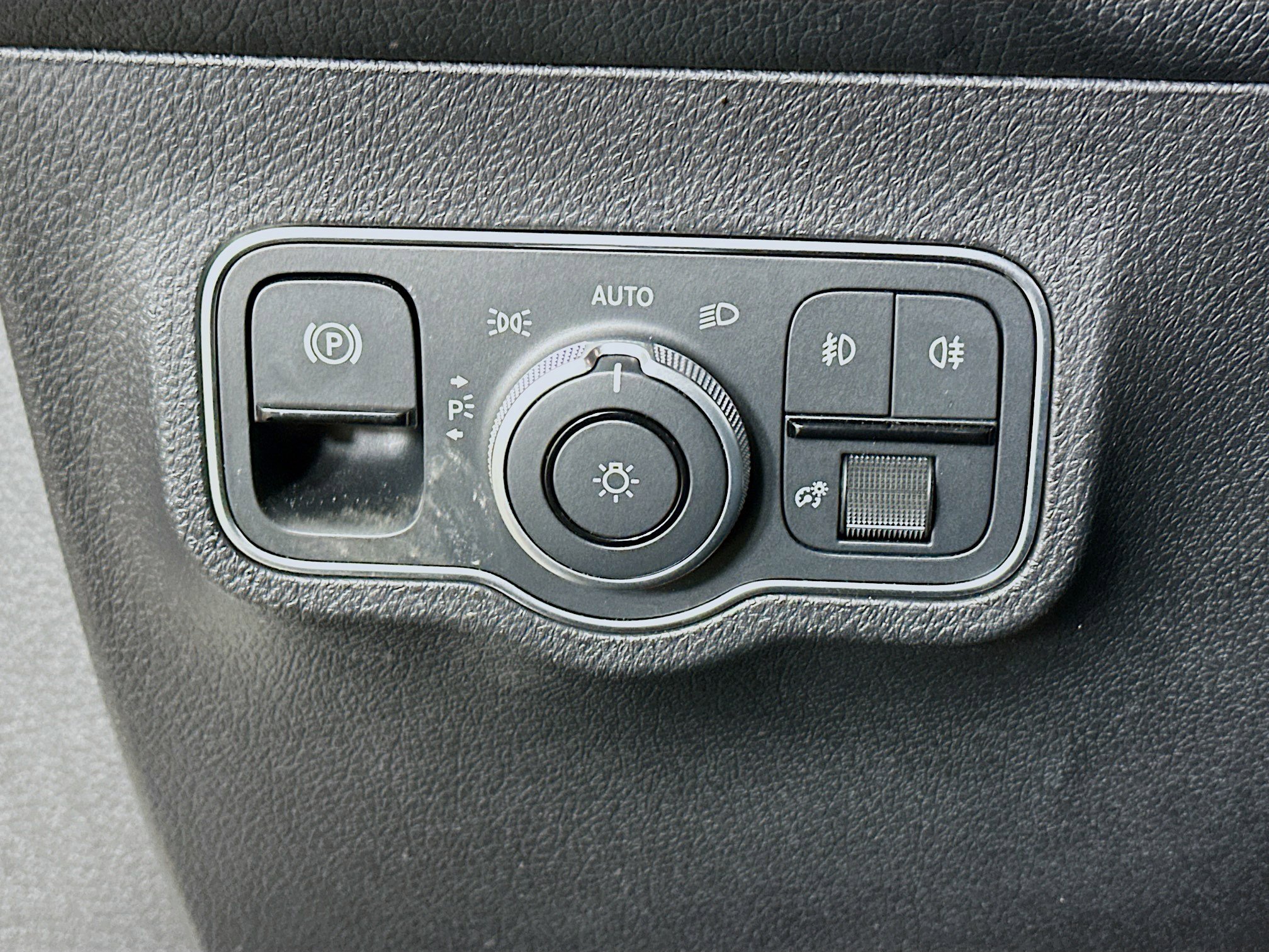 Used 2024 Mercedes-Benz GLB 250 4MATIC image 17