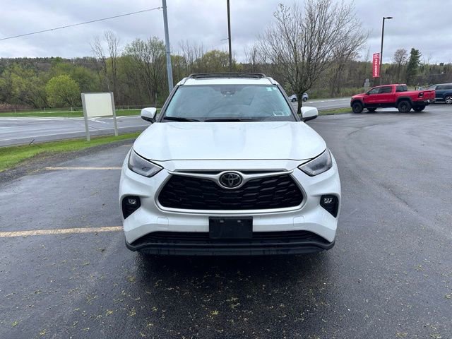 Used 2022 Toyota Highlander XLE AWD/4WD image 8