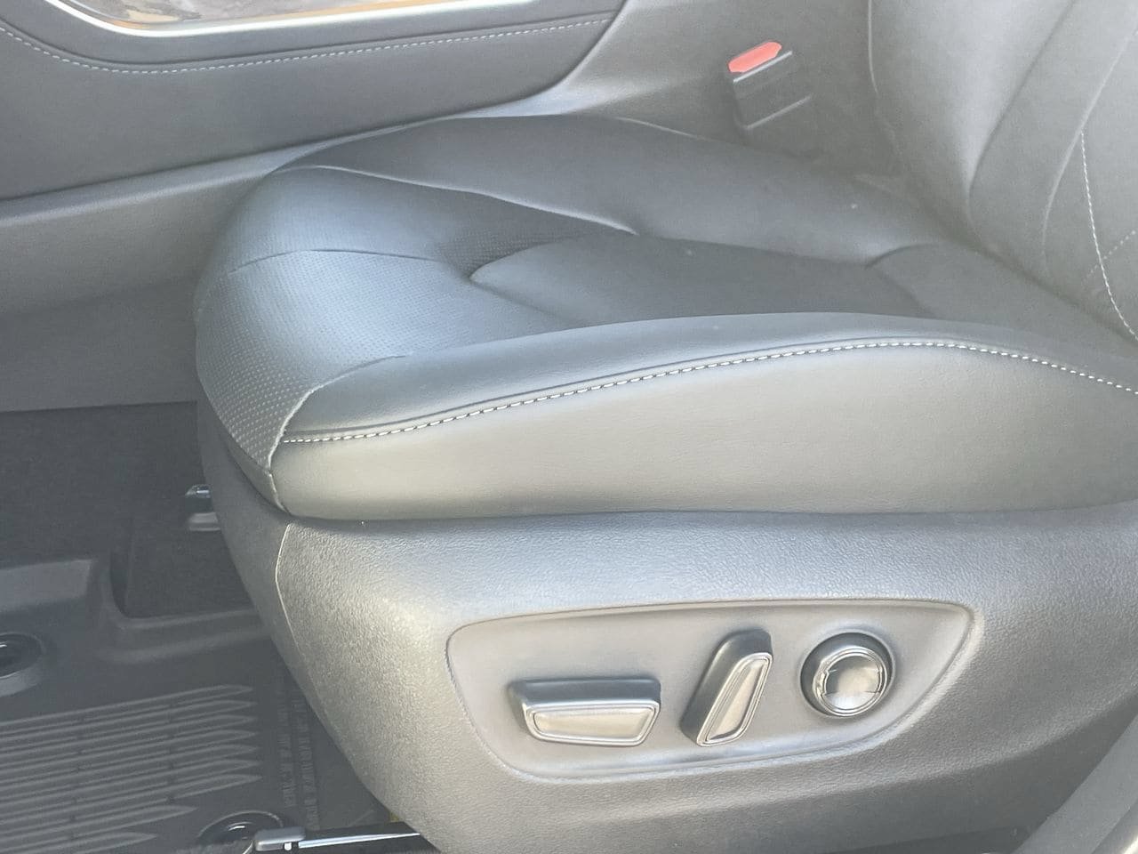 New 2026 Toyota Highlander Platinum AWD/4WD image 17