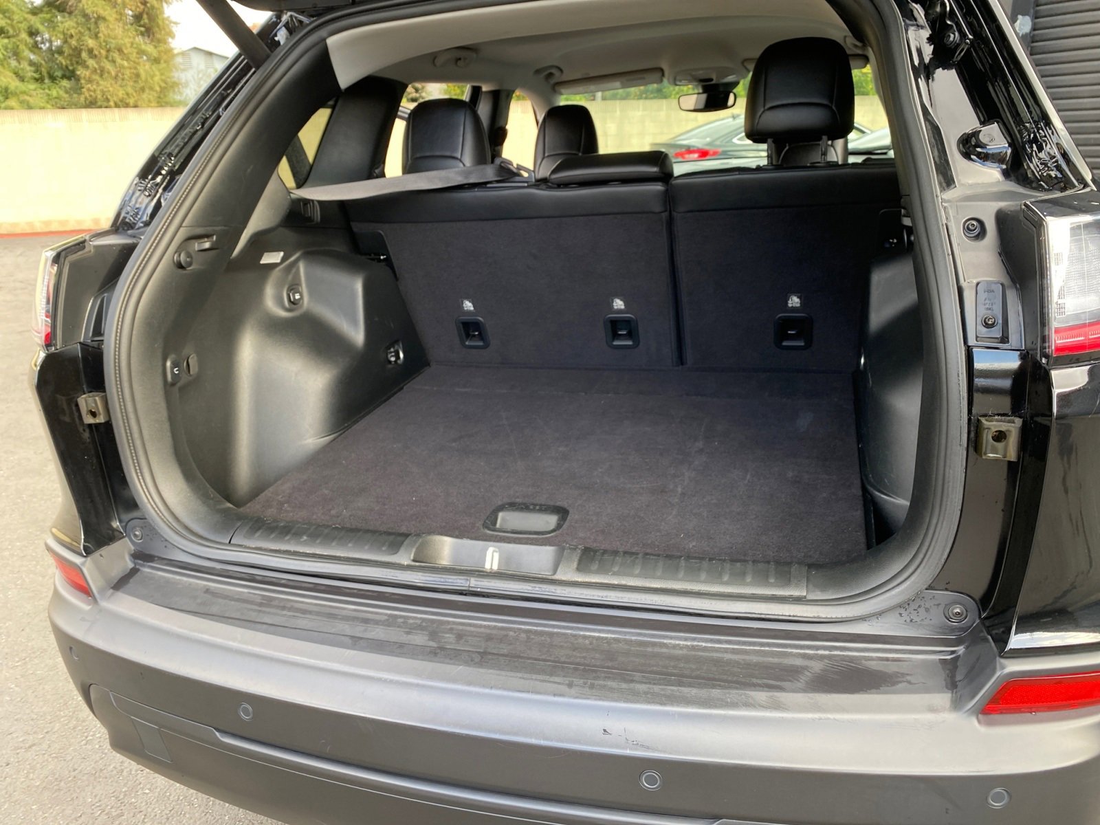 Used 2023 Jeep Cherokee Altitude Lux image 22