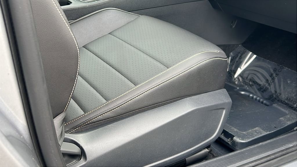 Certified 2024 Volkswagen Jetta SE image 12