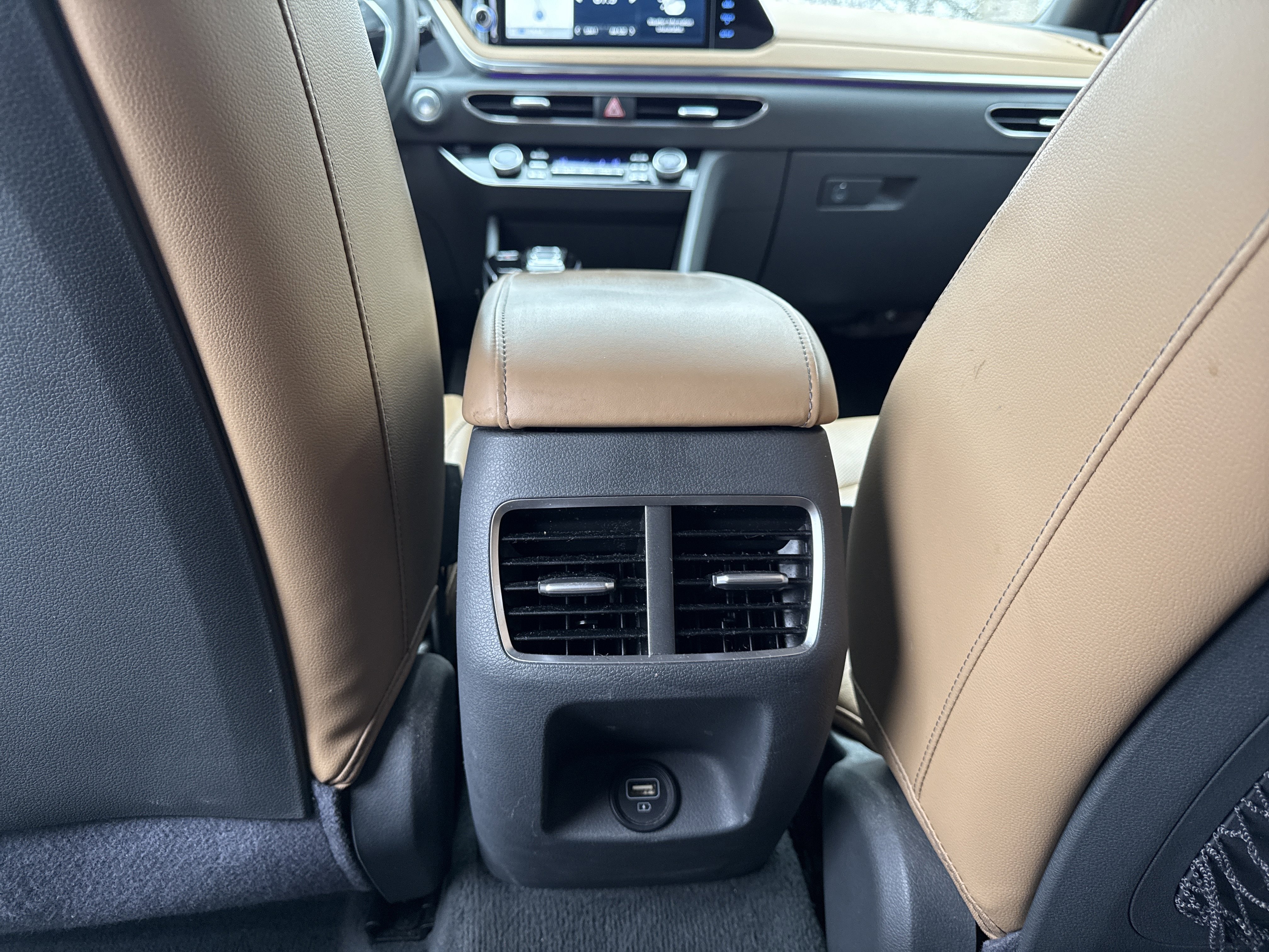 Used 2021 Hyundai Sonata Limited w/ Preferred Accessory Package image 17