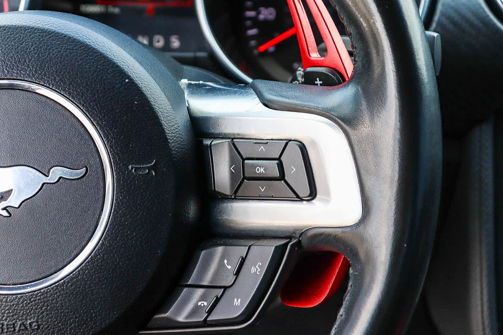 Used 2018 Ford Mustang Coupe RWD image 19