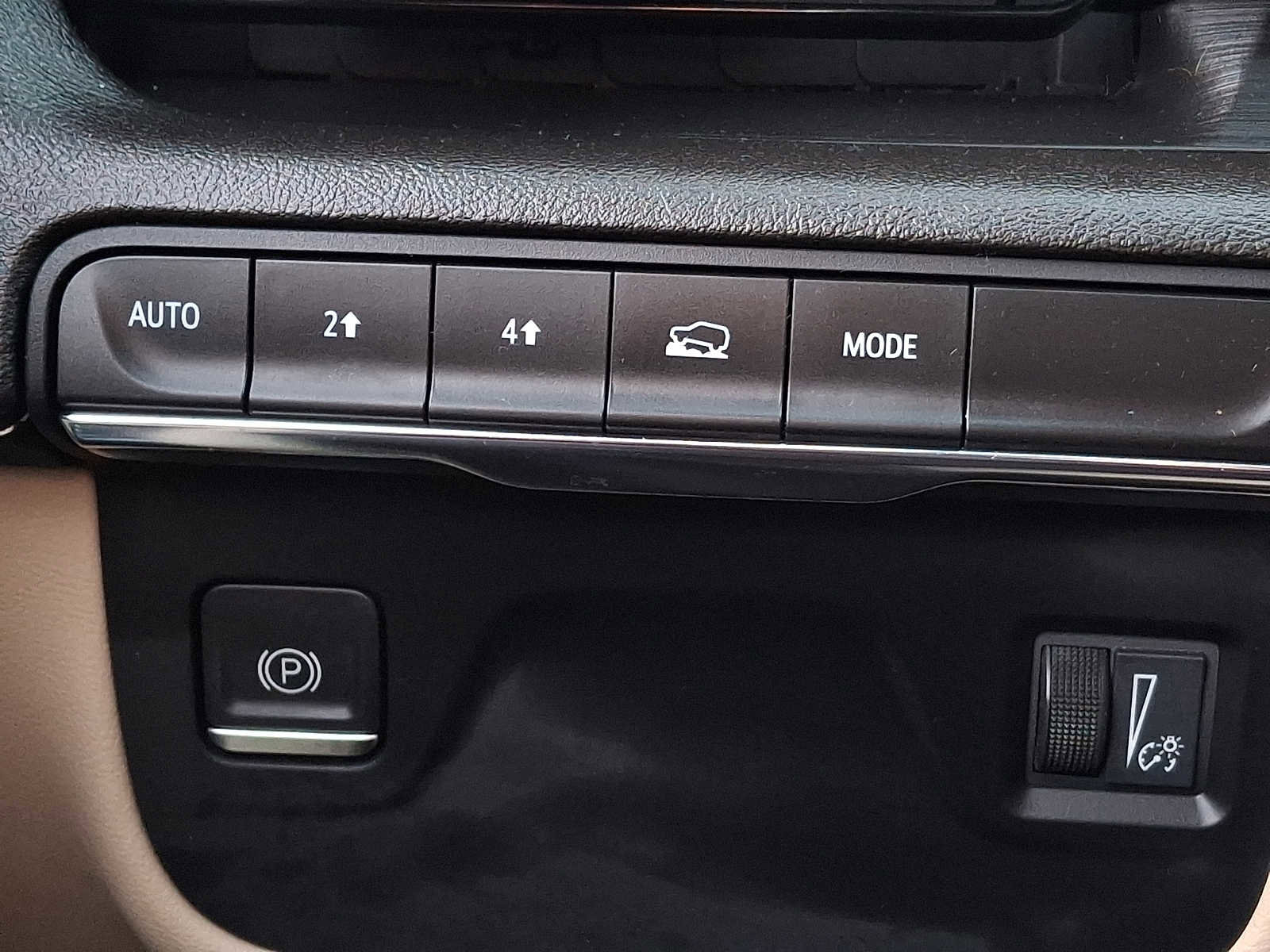 Used 2022 Cadillac Escalade Premium Luxury image 21