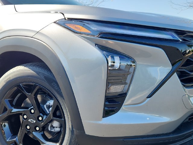 New 2026 Chevrolet Trax LT w/ Sunroof Package FWD image 9