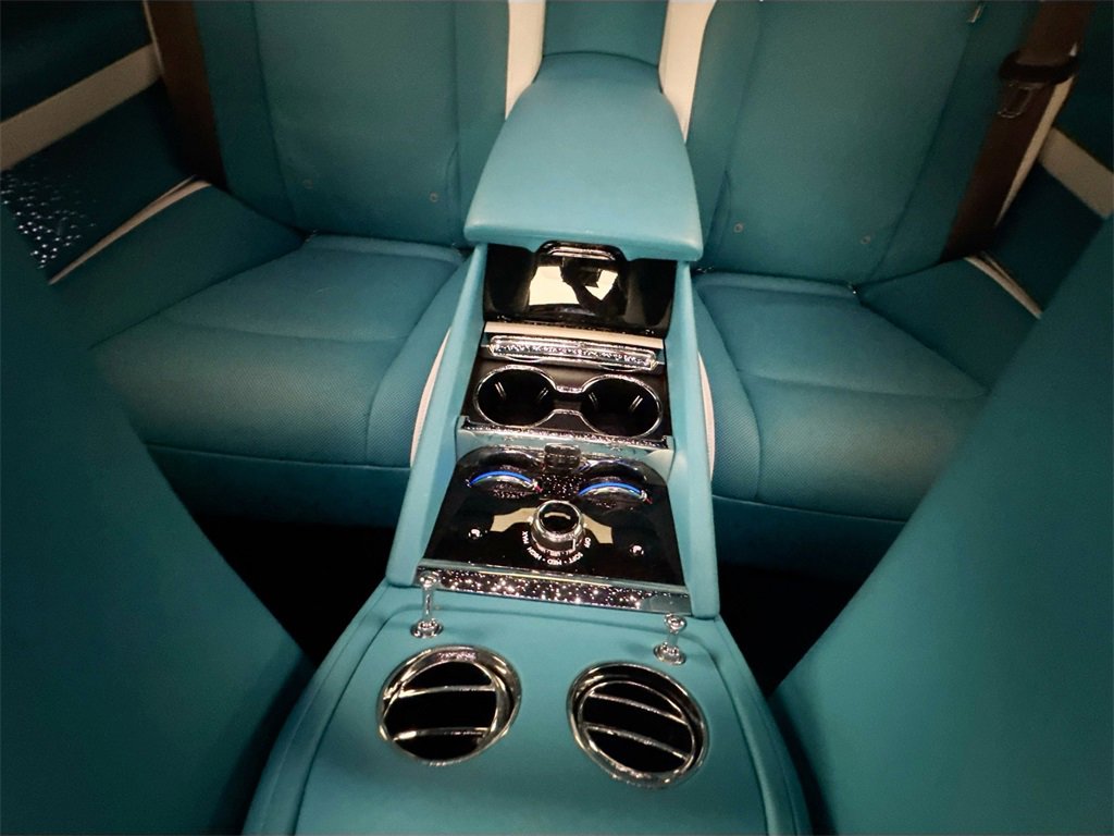 Used 2025 Rolls-Royce Spectre image 40