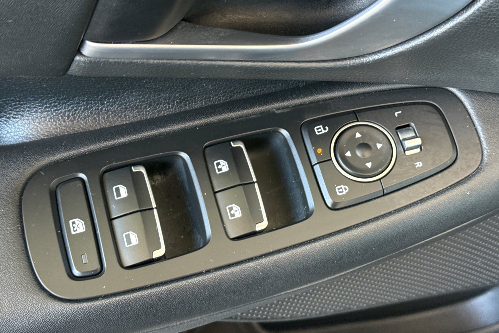 Used 2024 Hyundai Sonata SEL FWD image 17