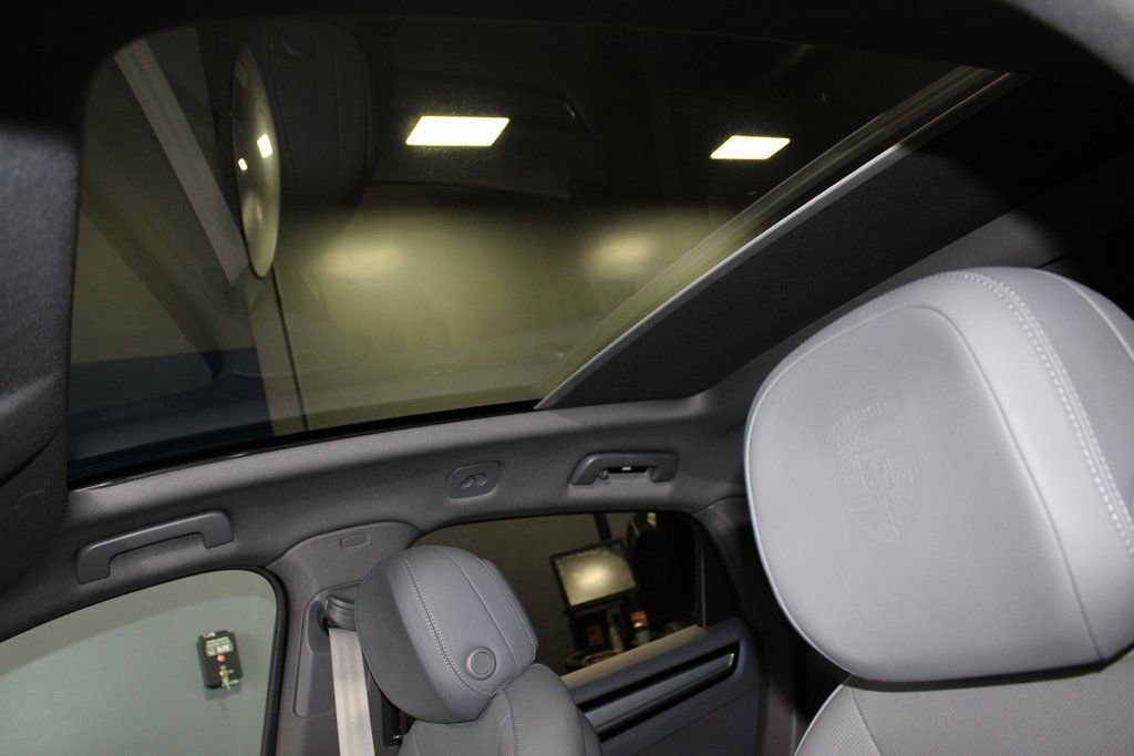 Used 2023 Porsche Cayenne S Platinum w/ Premium Package Plus image 42