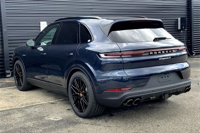 New 2026 Porsche Cayenne S image 3