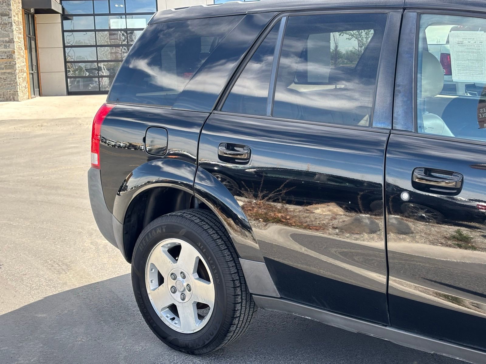 Used 2004 Saturn Vue AWD V6 image 4